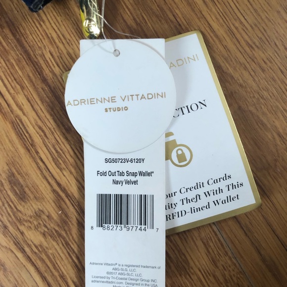 Blue Velvet Wallet - Picture 5 of 8